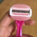 Venus Comfortglide Women’s Razor Handle + 12 Cartridges, White Tea