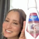 Crest 3D White Glamorous White Alcohol-Free Whitening Mouthwash, Arctic Mint, 32 fl. oz., 2 pk.